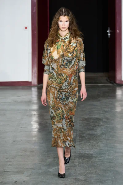 Look 11